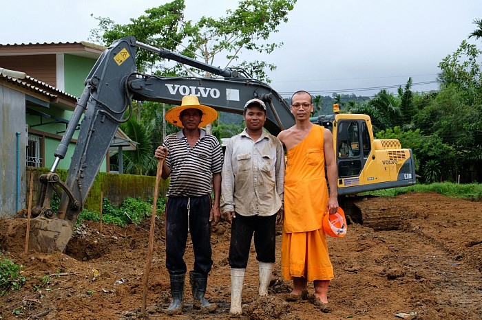 อนุโมทนา ช่างหลิน,ช่างโจ เป็นนายช่างประจำศูนย์ปฏิบัติธรรมแก้วระนอง หัวใจไม่เกี่ยงในการสะสมบุญ