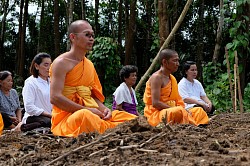 ภาพบุกเบิกเพื่อสร้าง ศูนย์ปฏิบัติธรรมแก้วระนอง รองรับการประพฤติปฏิบัติธรรม