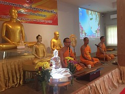 นำสาธุชนปฏิบัติธรรม