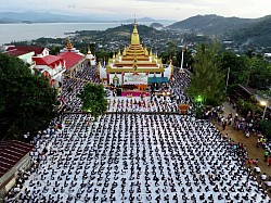 โคมลอย3,000ดวง ณ วัดเชวปีต้า เกาะสอง ประเทศเมียนมา