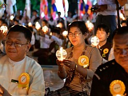 ผูว่าราชการจังหวัดเกาเสอง ร่วมกิจกรรมคมลอย3,000ดวง ณ วัดเชวปีต้า เกาะสอง ประเทศเมียนมา