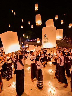 โคมลอย3,000ดวง ณ วัดเชวปีต้า เกาะสอง ประเทศเมียนมา