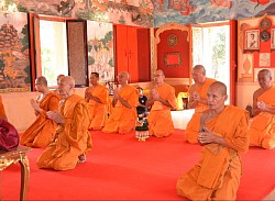 พิธีมอบตราตั้ง พัดยศฐานานุกรม โดยพระเทพสุเมธมุนี นำบูชาพระรัตนตรัย